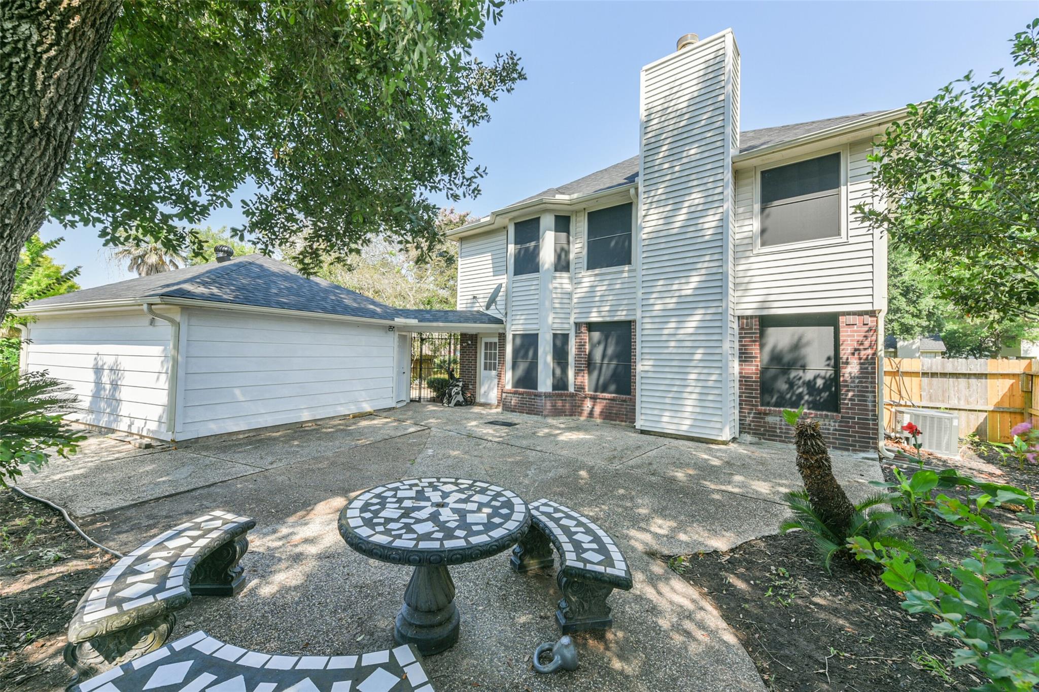 2509 S Mission Circle