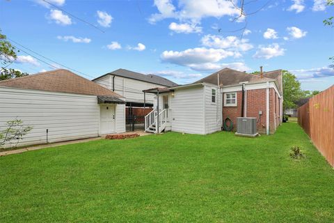 Tiny photo for 6645 Fairfield Street, Houston, TX 77023 (MLS # 97988386)