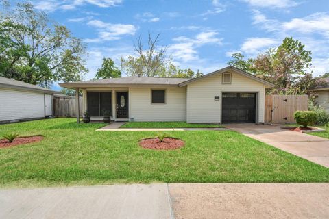 Photo of 2706 Harvard Street, Pasadena, TX 77502 (MLS # 28713388)