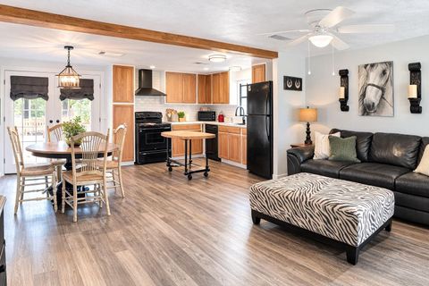 Homes For Sale - 132 Hackberry Cove Lane<br/> Onalaska, TX 77360