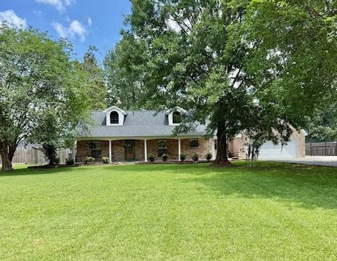 Photo of 1000 Hickory Trails TRL, Orange, TX 77632 (MLS # 88067353)