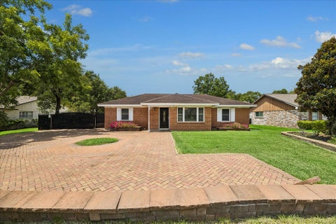Photo of 207 Eldridge Road, Sugar Land, TX 77478 (MLS # 97135071)