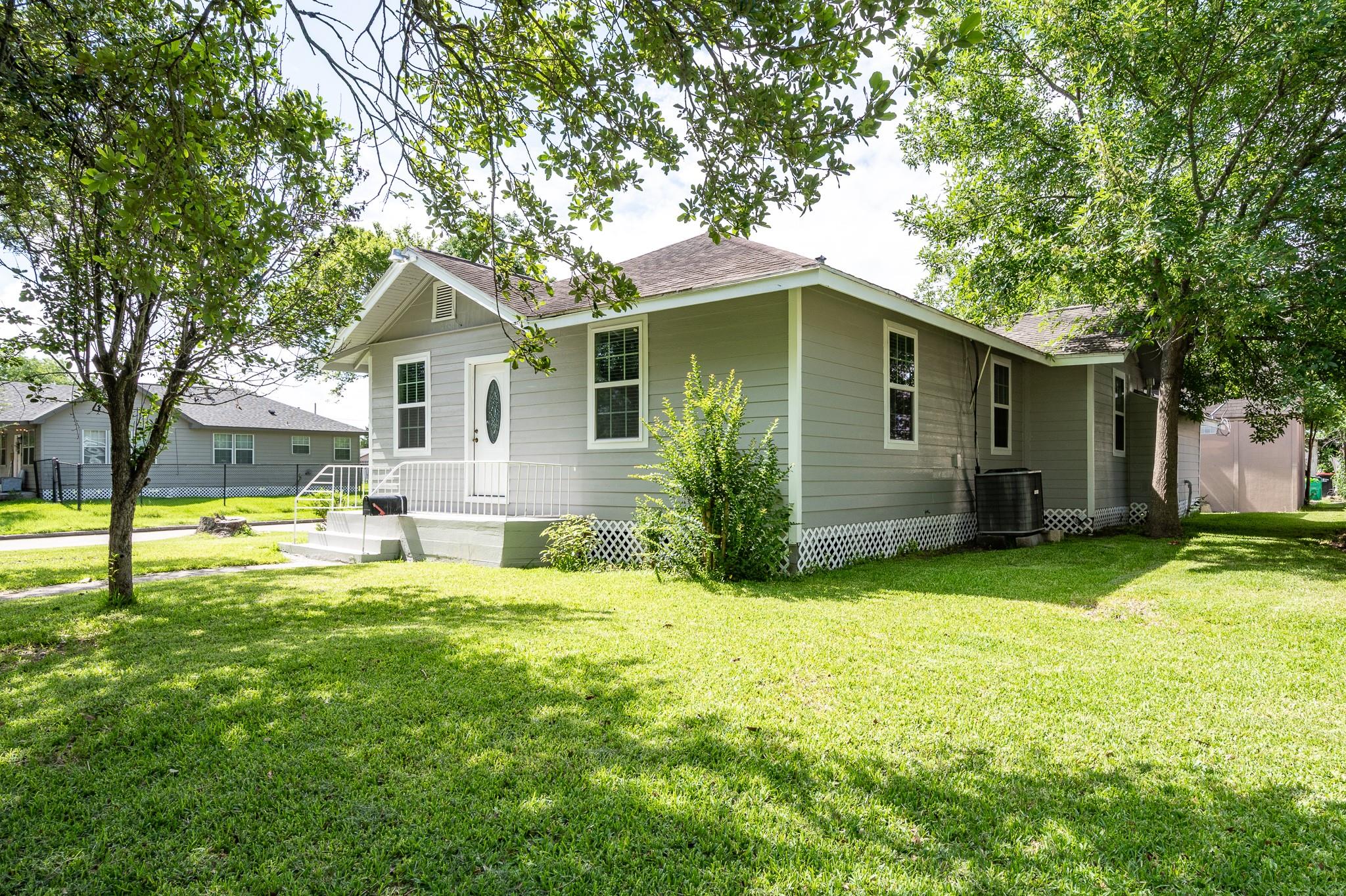 3201 Iowa Street