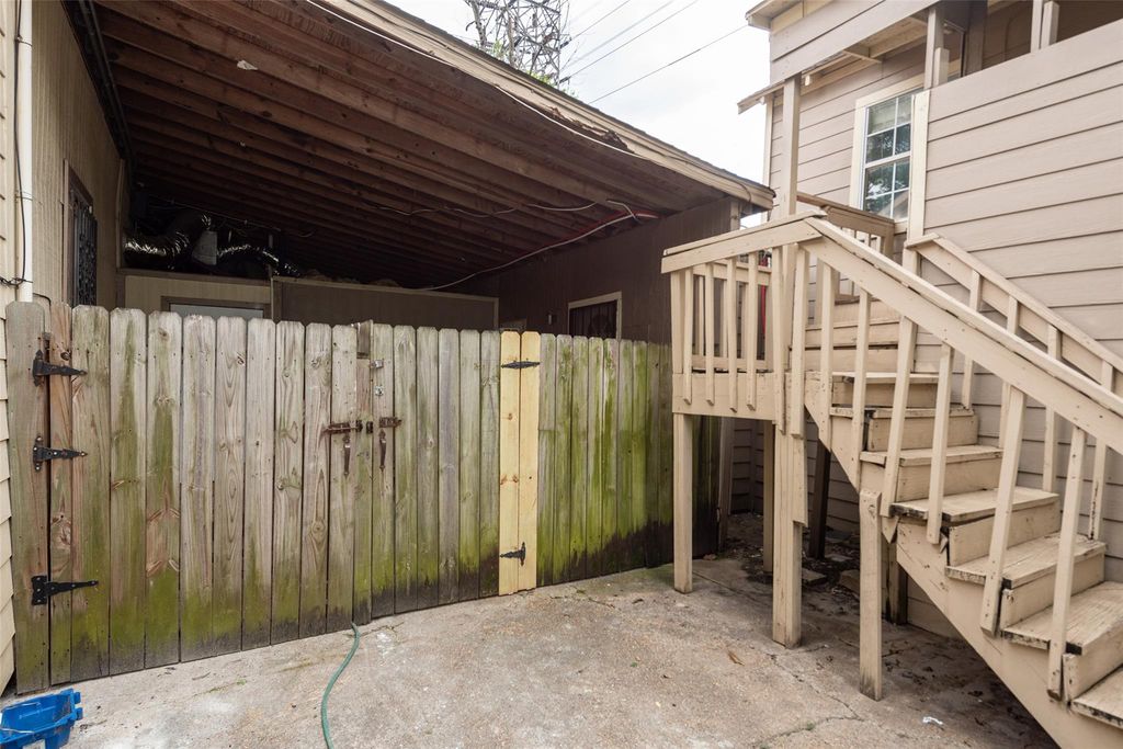 Photo of 2609 Elysian Street, Houston, TX 77009 (MLS # 85254645)