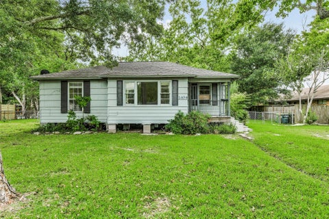 Photo of 2404 Pearland Avenue, Pearland, TX 77581 (MLS # 12416500)
