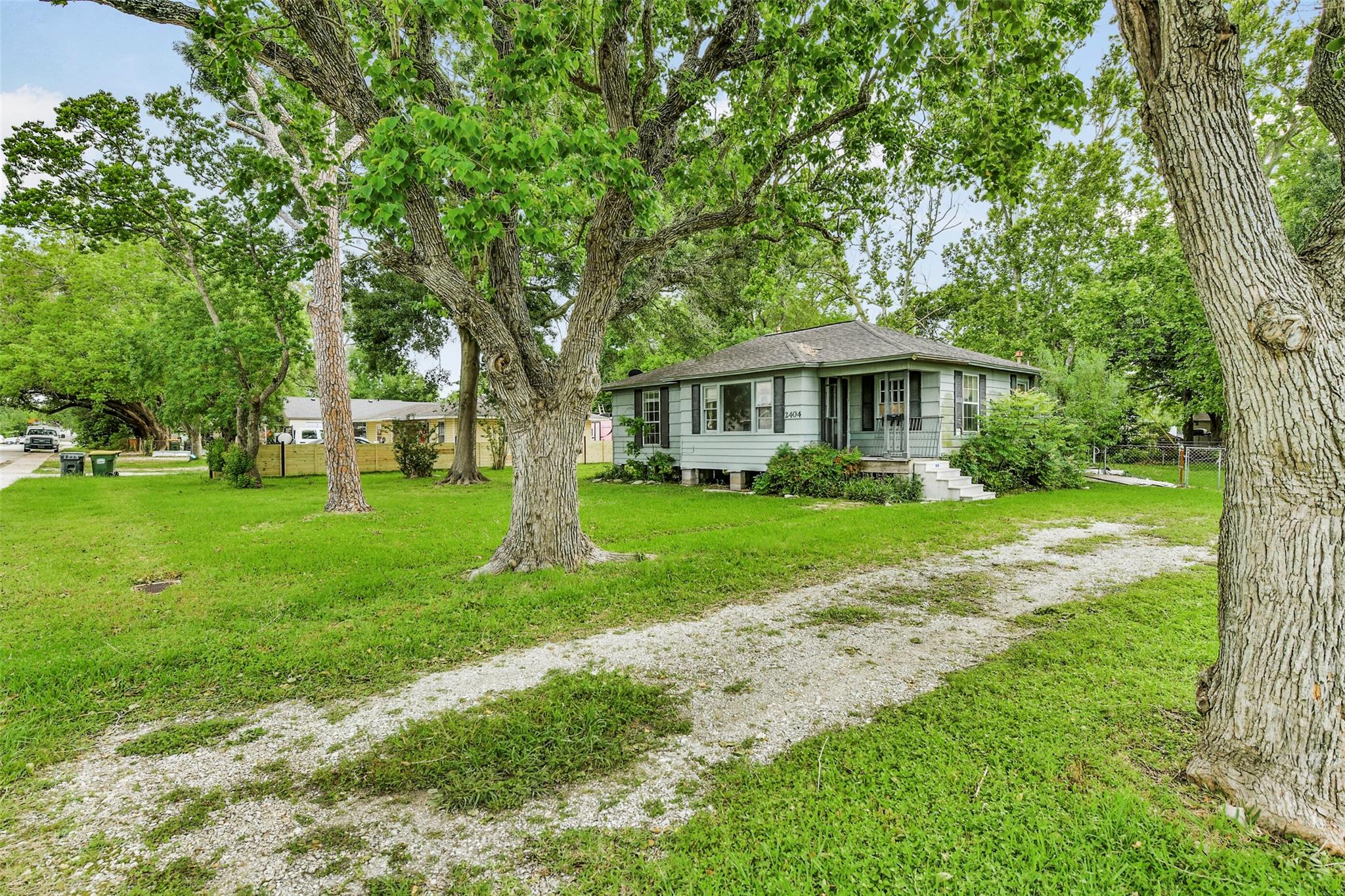 2404 Pearland Avenue