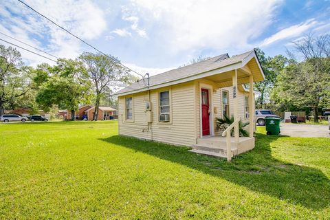 Photo of 8402 Brockton Street, Houston, TX 77017 (MLS # 84557101)