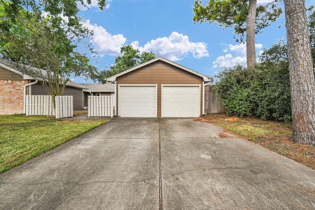 Photo of 16103 Tibet Road, Friendswood, TX 77546 (MLS # 54344977)