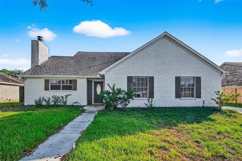 Photo of 12818 Huntington Field Drive, Houston, TX 77099 (MLS # 36471722)