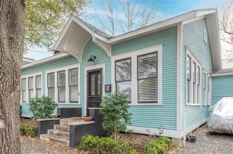 Photo of 2003 Lubbock Street, Houston, TX 77007 (MLS # 34952769)