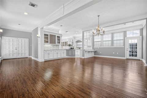 Photo of 10310 Chevy Chase Drive, Houston, TX 77042 (MLS # 97597990)