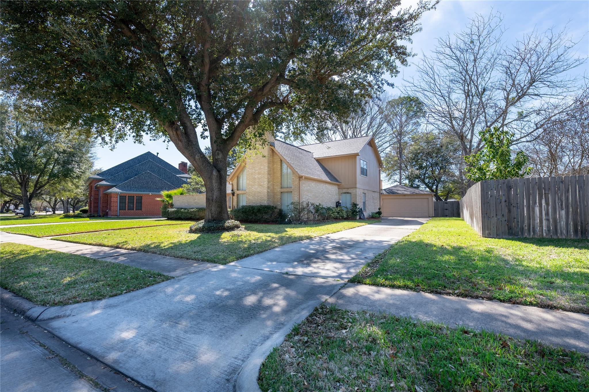 2542 Hodges Bend