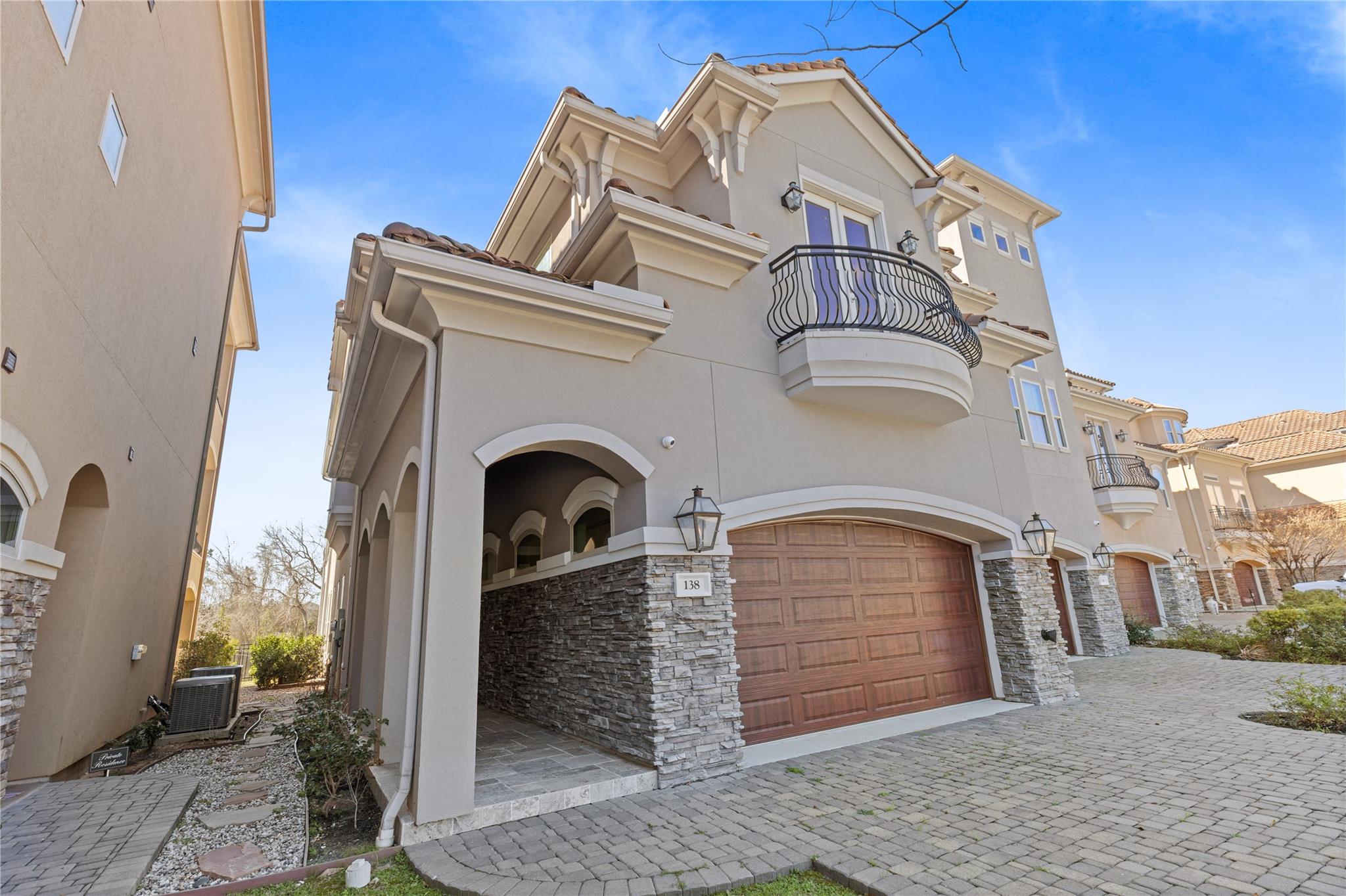 138 La Vie Drive