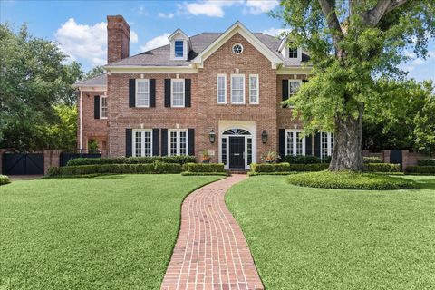 Photo of 5452 Sugar Hill Drive, Houston, TX 77056 (MLS # 31411966)