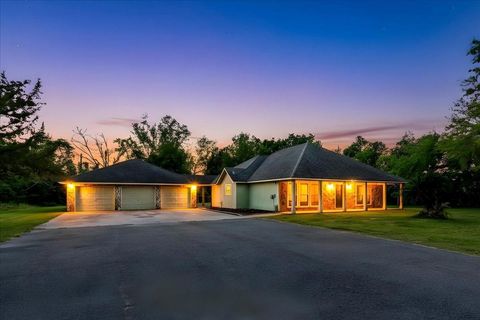 4132 Avenue Q 1/2 Santa Fe TX 77510