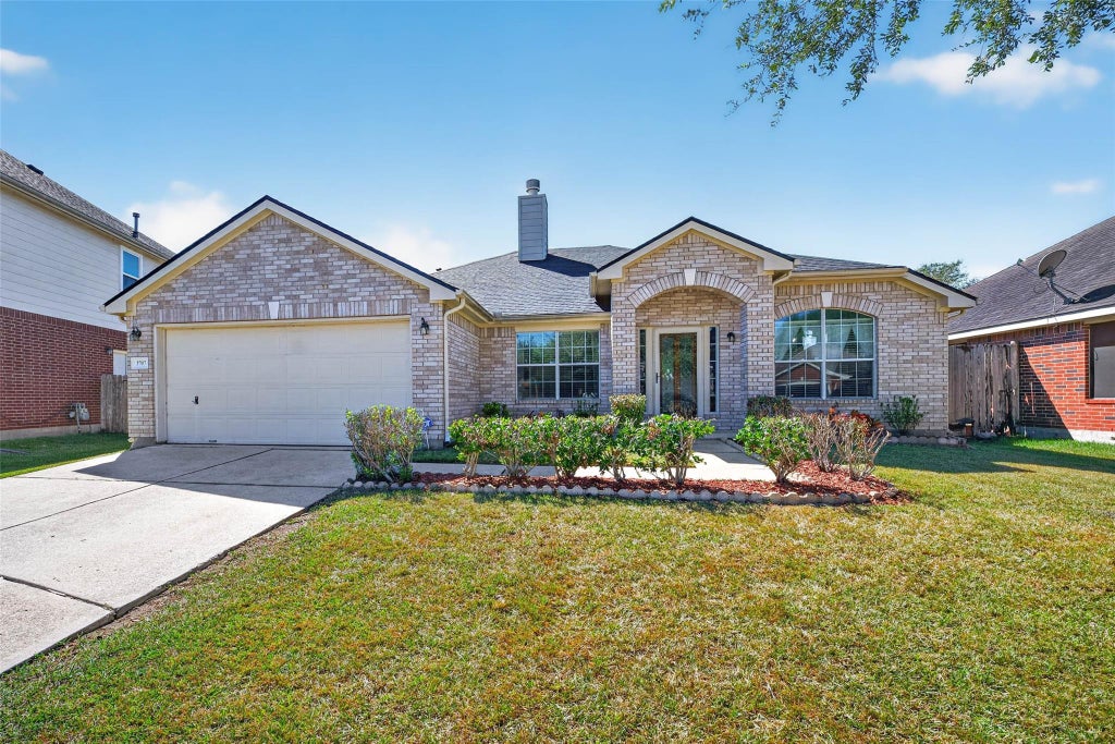 Photo of 3707 Arbor Point LN, Friendswood, TX 77546 (MLS # 17171550)