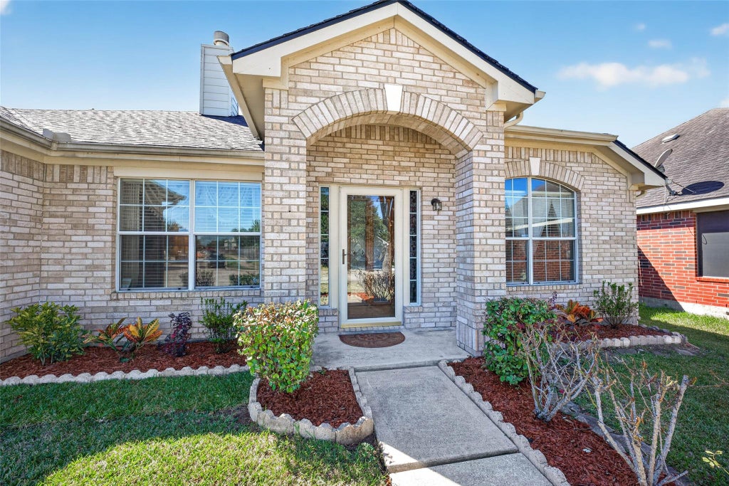 Photo of 3707 Arbor Point LN, Friendswood, TX 77546 (MLS # 17171550)