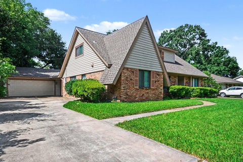 Photo of 5113 Cottonwood Circle, Dickinson, TX 77539 (MLS # 69357671)