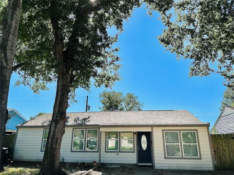 Photo of 6729 Lodge Street, Houston, TX 77092 (MLS # 42152887)