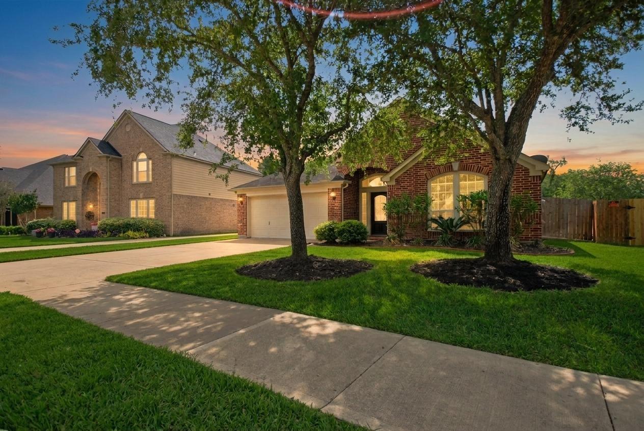2435 Pioneer Oaks Drive