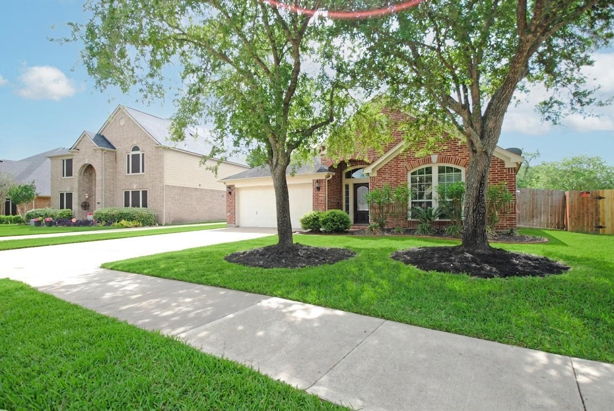 2435 Pioneer Oaks Drive