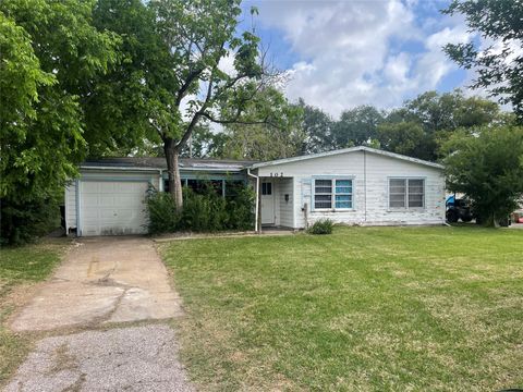 Photo of 102 19th Avenue N, Texas City, TX 77590 (MLS # 56053122)