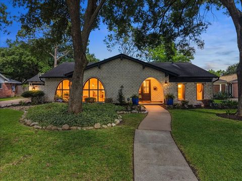 Photo of 1630 Bowline Road, Houston, TX 77062 (MLS # 63250925)