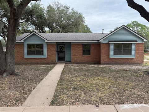 Photo of 3002 Lamar Circle, El Campo, TX 77437 (MLS # 76827942) Photo of 3002 Lamar Circle, El Campo, TX 77437 (MLS # 76827942)