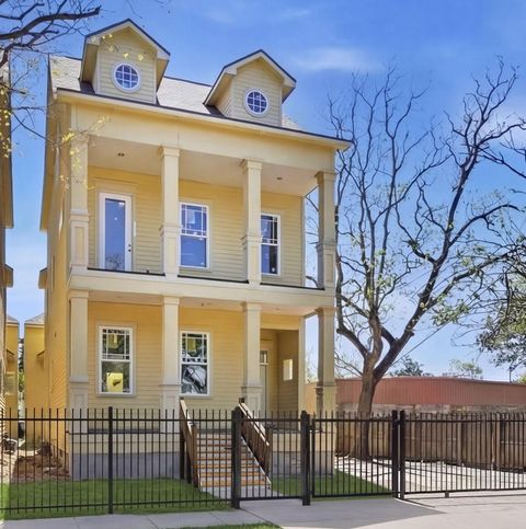 Homes For Sale - 312 W 9th St St<br/> Houston, TX 77007