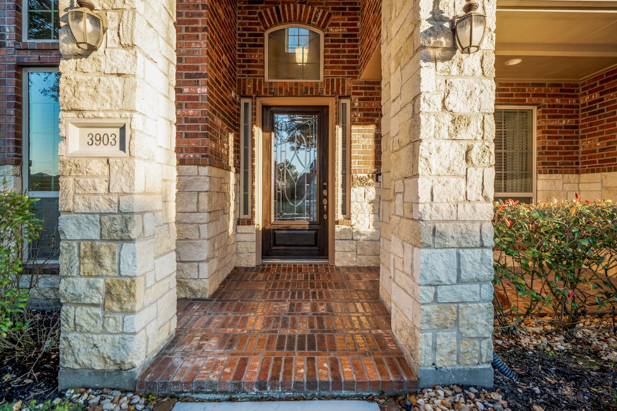 3903 Banks Landing Court