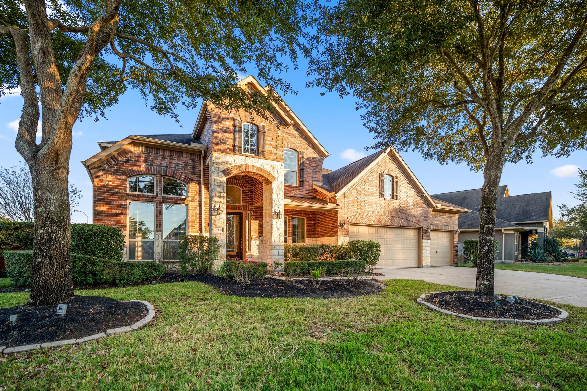 3903 Banks Landing Court