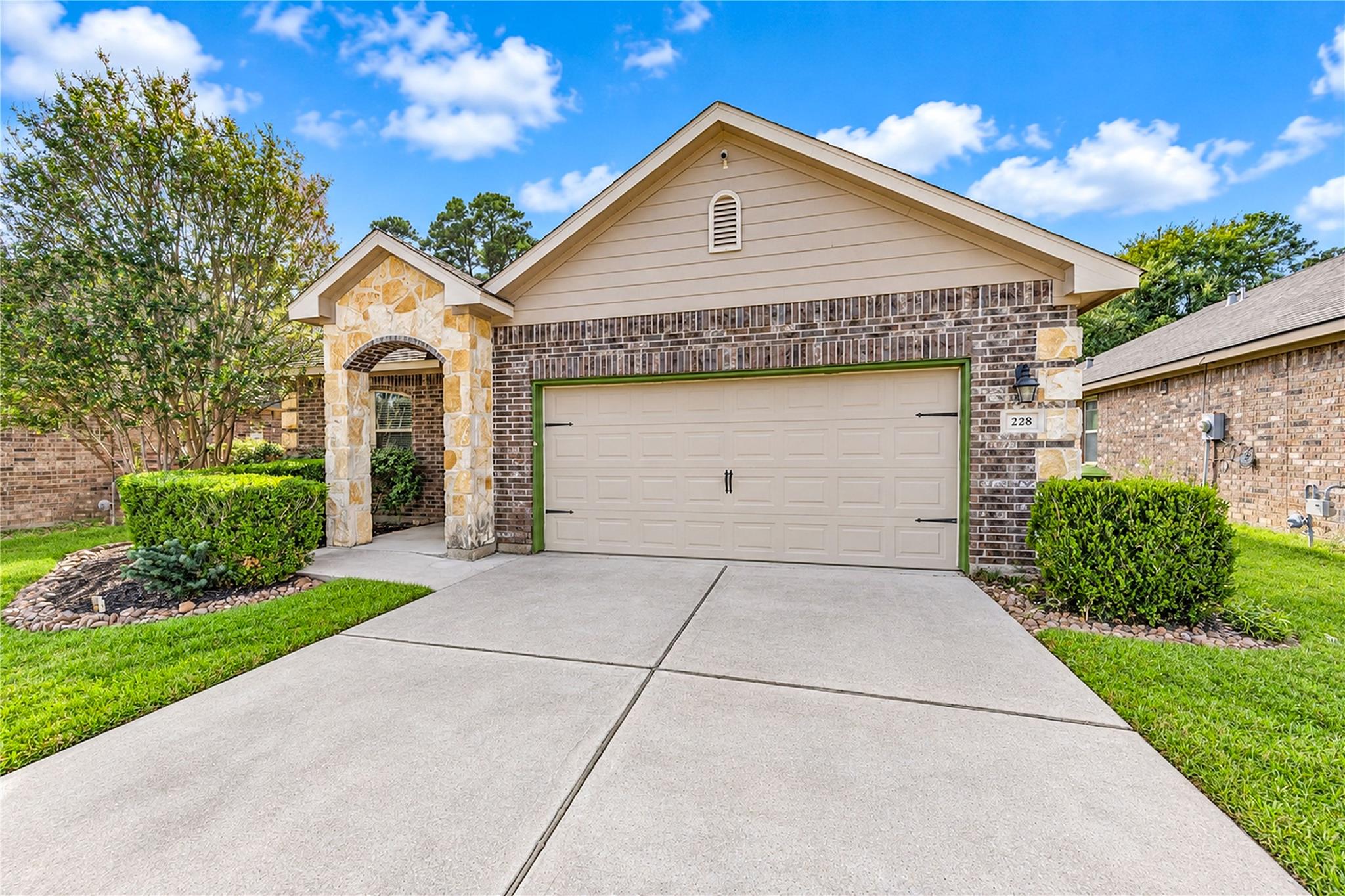 228 Country Crossing Circle