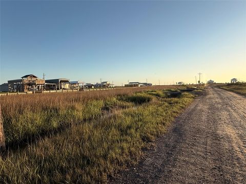 Photo of 1108 Egret Point, Crystal Beach, TX 77650 (MLS # 34828300)