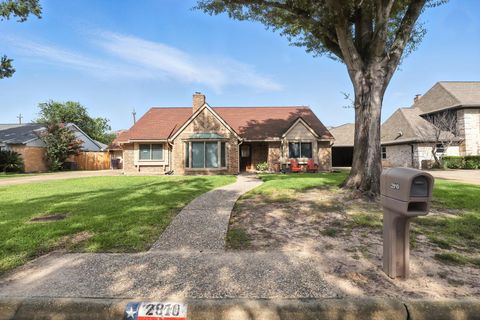 Photo of 2910 Riata Lane, Houston, TX 77043 (MLS # 76352646)