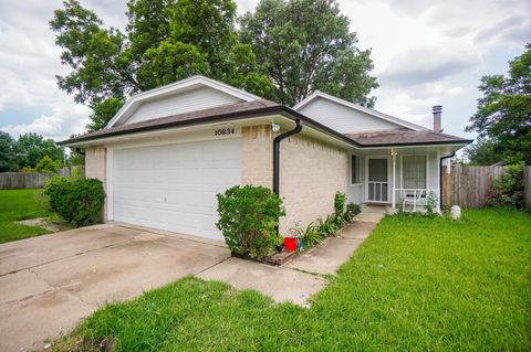 Photo of 10834 Parkland Woods Drive, Sugar Land, TX 77498 (MLS # 30219434)