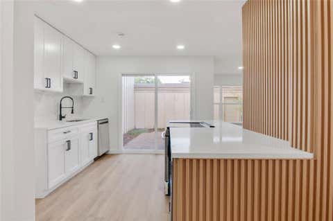 Townhouse For Sale - 2916 Windchase Blvd Blvd<br/> Houston, TX 77082