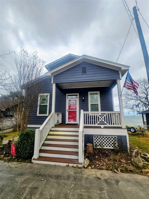 Homes For Sale - 154 W Lake Shore Drive<br/> Livingston, TX 77351