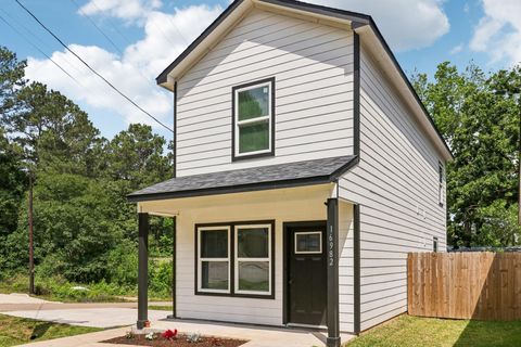 Photo of 16982 W Lynbrook, Montgomery, TX 77316 (MLS # 64448509)