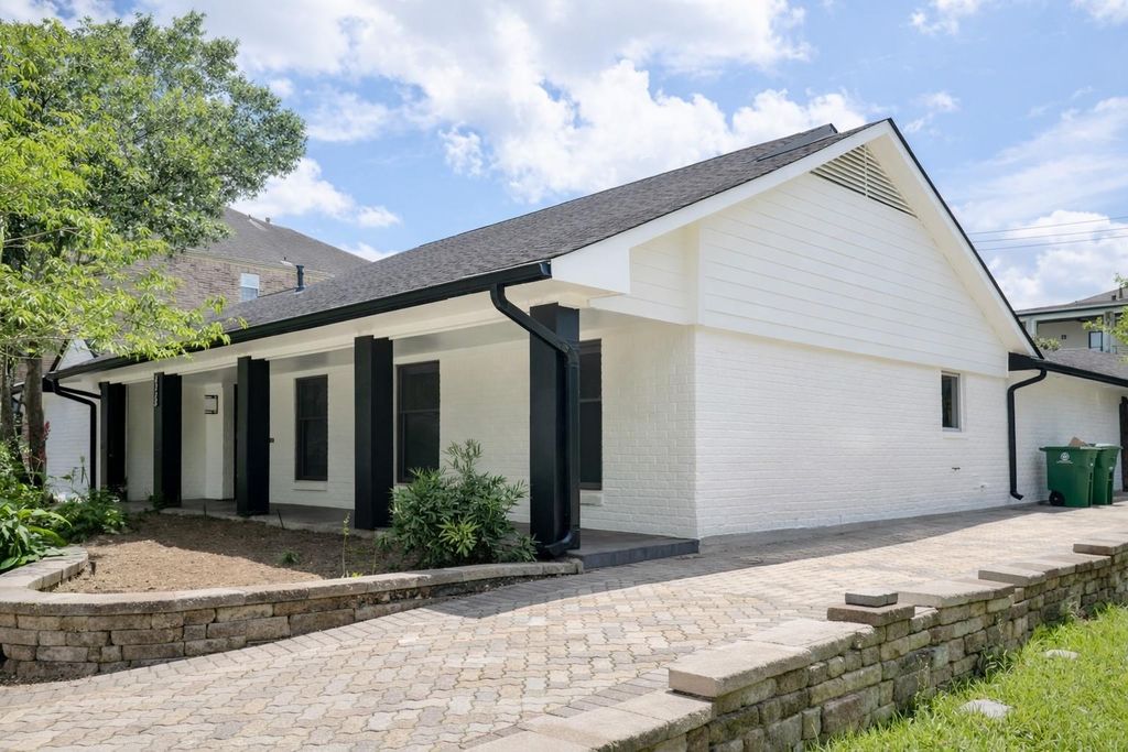 Photo of 4315 Breakwood Drive, Houston, TX 77096 (MLS # 67717362)