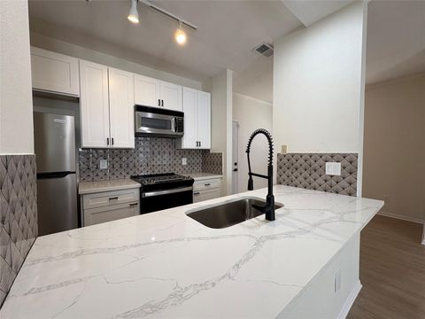 Photo of 9850 Pagewood Lane #909, Houston, TX 77042 (MLS # 28463618)