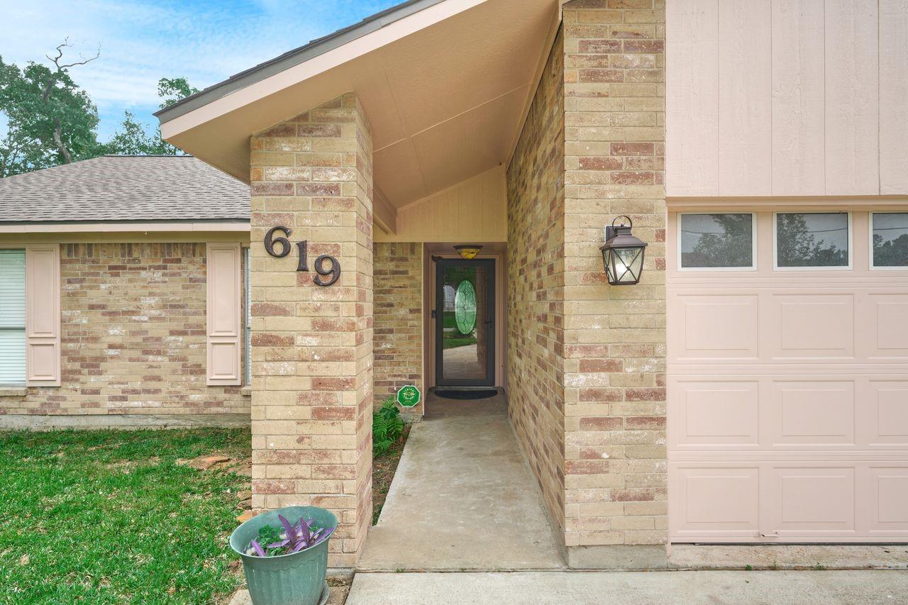 619 Pinewood Drive