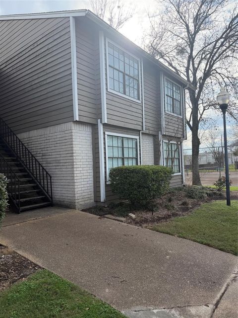 Photo of 4444 Victory Drive #1208, Houston, TX 77088 (MLS # 853578)