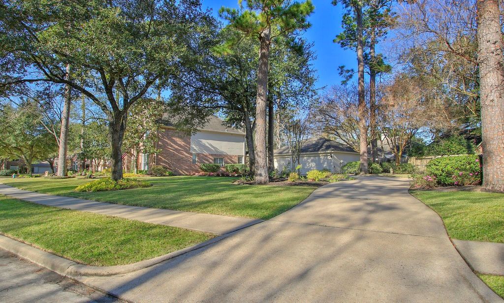 Photo of 13815 Lakewood Crossing Boulevard, Houston, TX 77070 (MLS # 73210572)