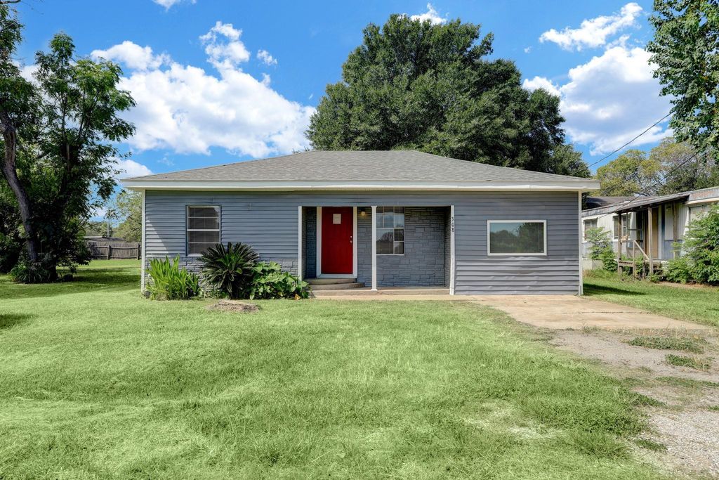 Photo of 308 Bennett Drive, West Columbia, TX 77486 (MLS # 25171342)