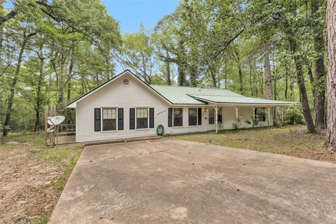 Photo of 24614 Spruce, Huntsville, TX 77320 (MLS # 32605519)