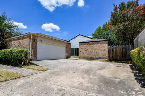 Photo of 7714 Teal Run Drive, Houston, TX 77071 (MLS # 15189417)