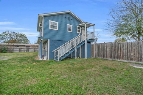 Photo of 7919 Brays St #C, Houston, TX 77012 (MLS # 62930094)