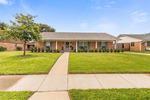 Photo of 6427 Kury Lane, Houston, TX 77008 (MLS # 77646756)