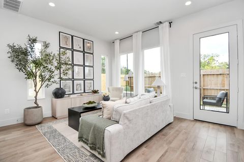 Photo of 4011 Boho Lane, Houston, TX 77045 (MLS # 21151537)