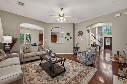Photo of 6806 Peatwood Way, Sugar Land, TX 77479 (MLS # 95567742)